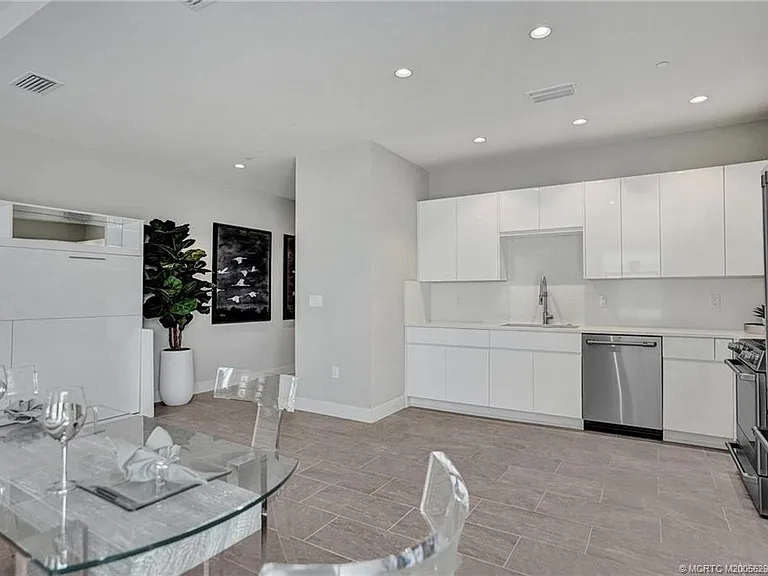 41 Seminole Southwest St #209 — Photo 14
