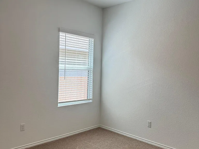 124 Dollars Dr — Photo 20