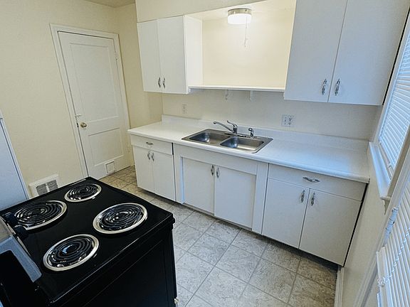 4th image of 1822 S Vermont Ave APT 3