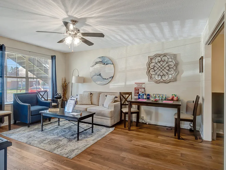Regal Pointe Apartment Homes — Photo 8