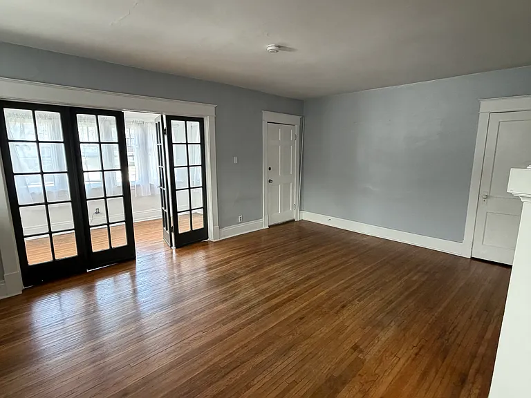 92 Saranac Ave — Photo 3