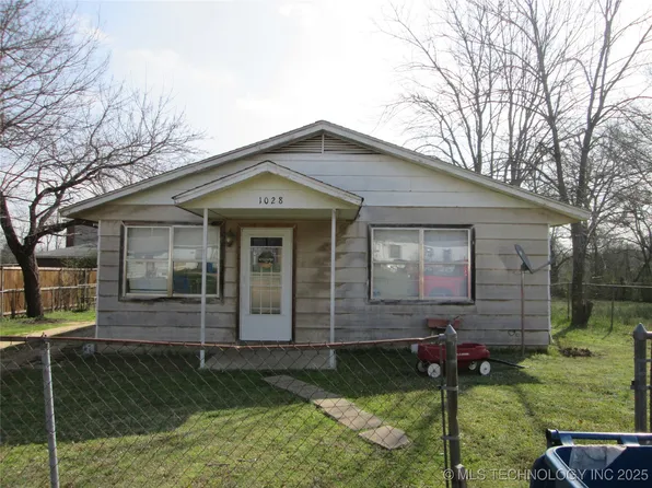1026 S Dunbar Dr, Atoka, OK 74525