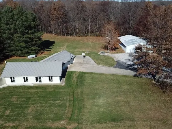 1501 Red Ball Trl, Greenville, IL 62246