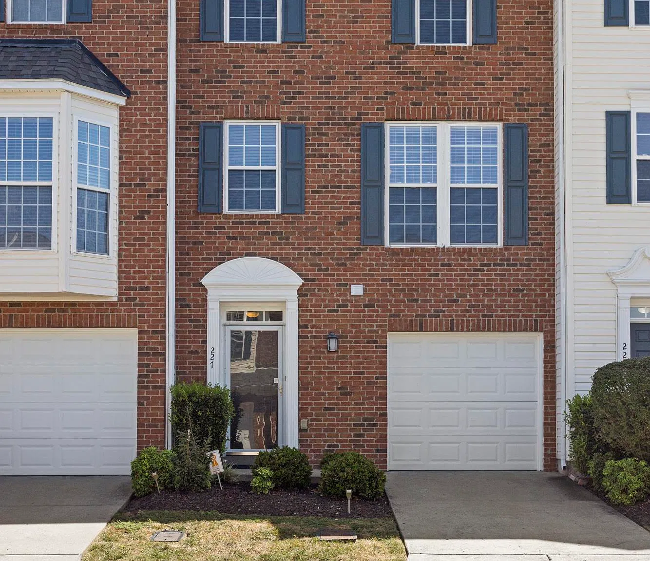 2 bed, 2.5 bath, 1675 sqft, $2,150 — Photo 2