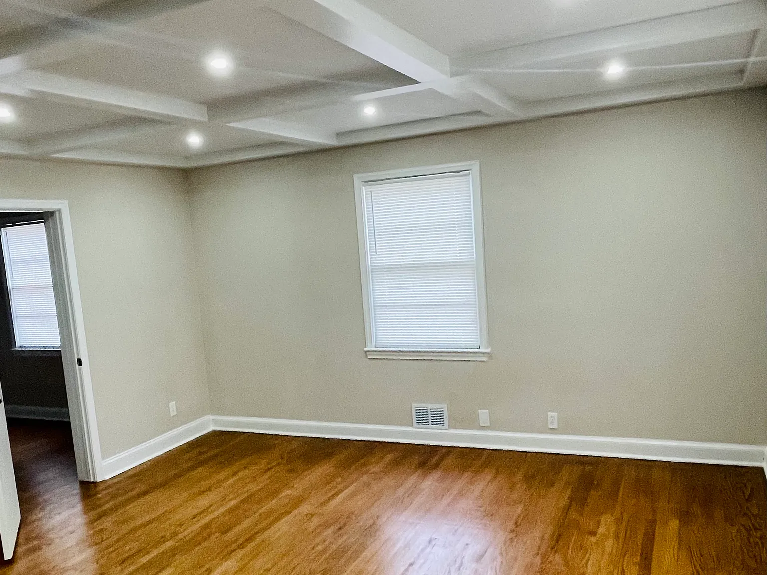 7 bed, 2064 sqft, $8,300 — Photo 4