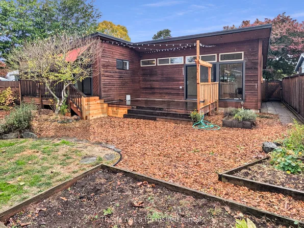 8512 NE Sacramento St, Portland, OR 97220
