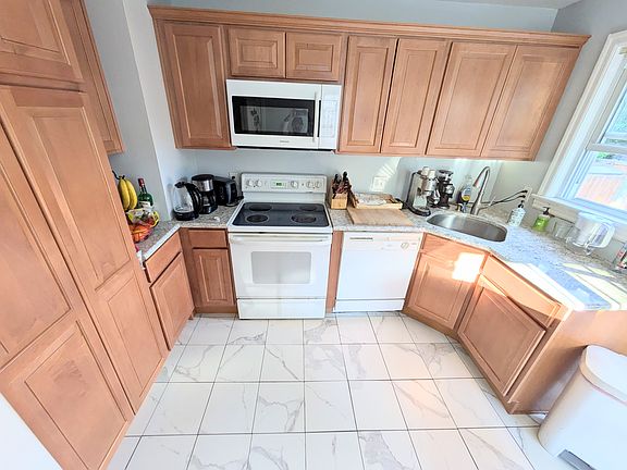 Quartz countertop with high quality cabinets!