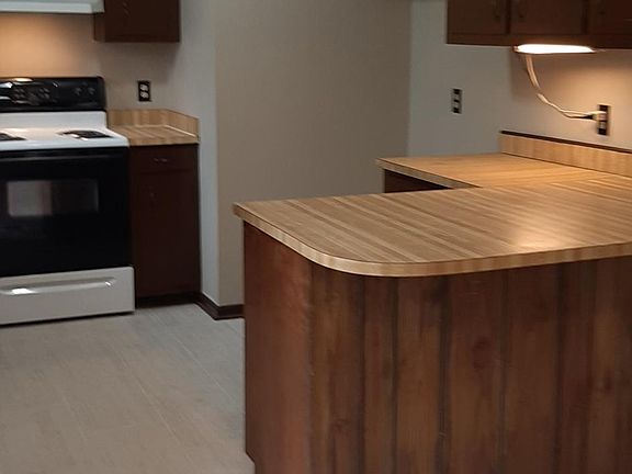 Large Kitchen with Breakfast Area