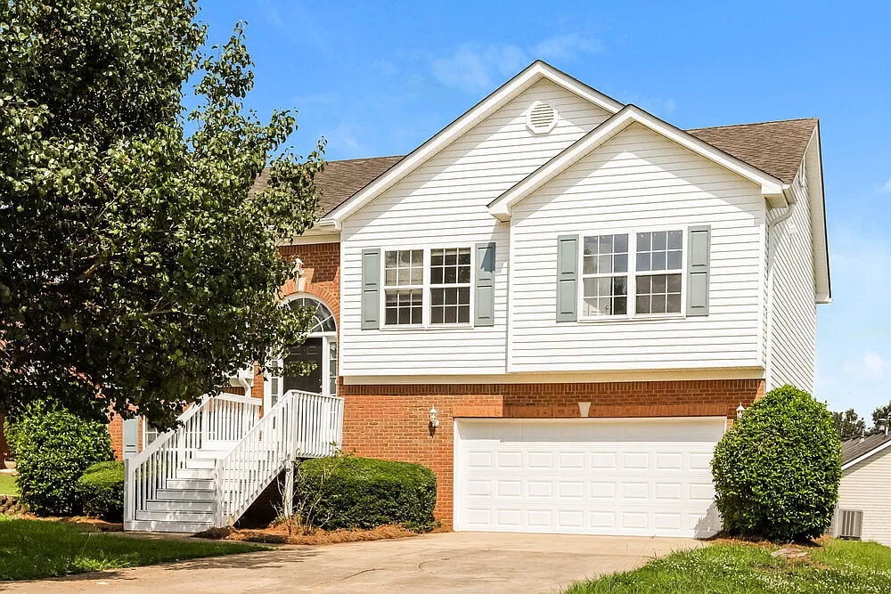 4 bed, 3.0 bath, 1678 sqft, $2,050 — Photo 1