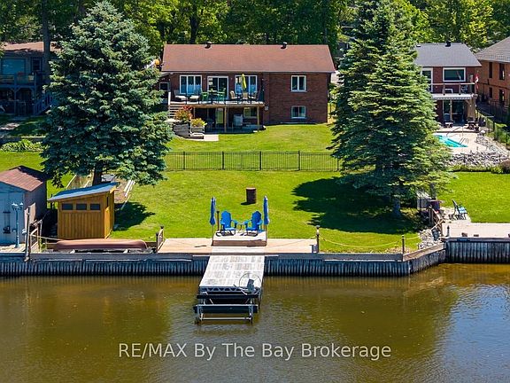 3rd image of 1434 River Rd W