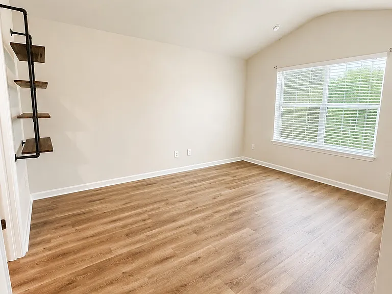 5522 Avery Dr — Photo 9