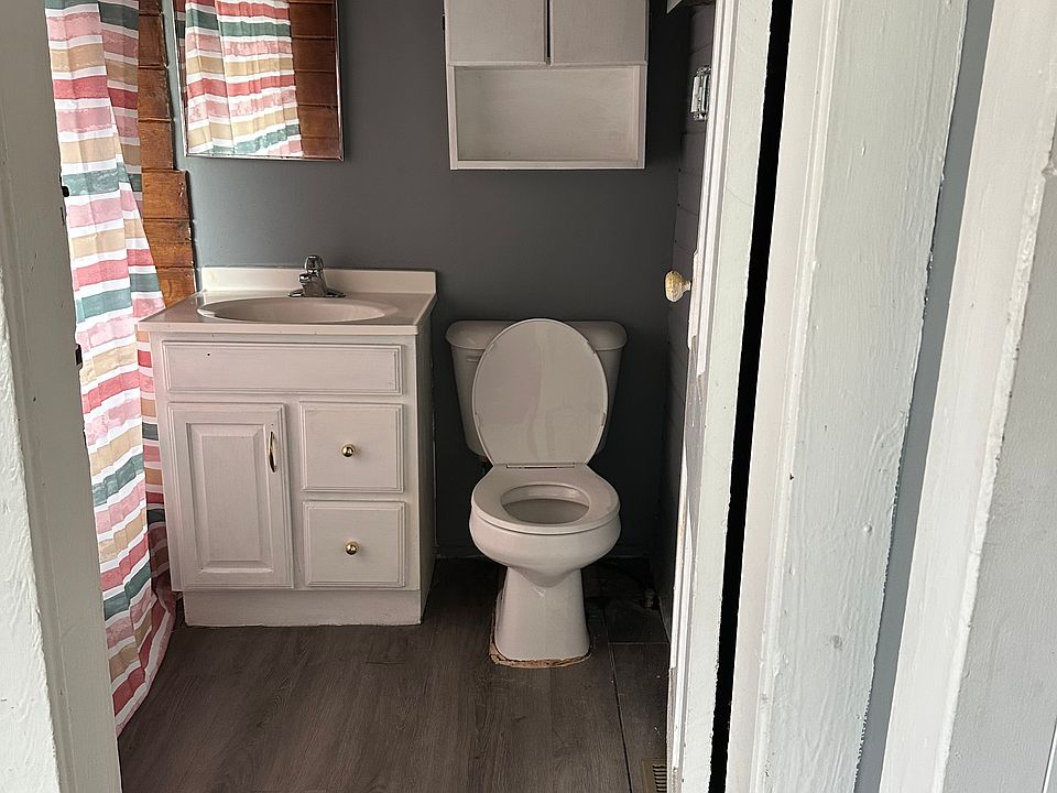 1st image of 857 W 5th St