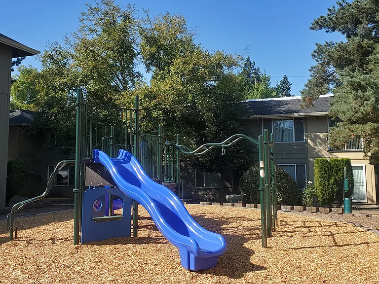 Halsey Summit Apartments — Photo 5