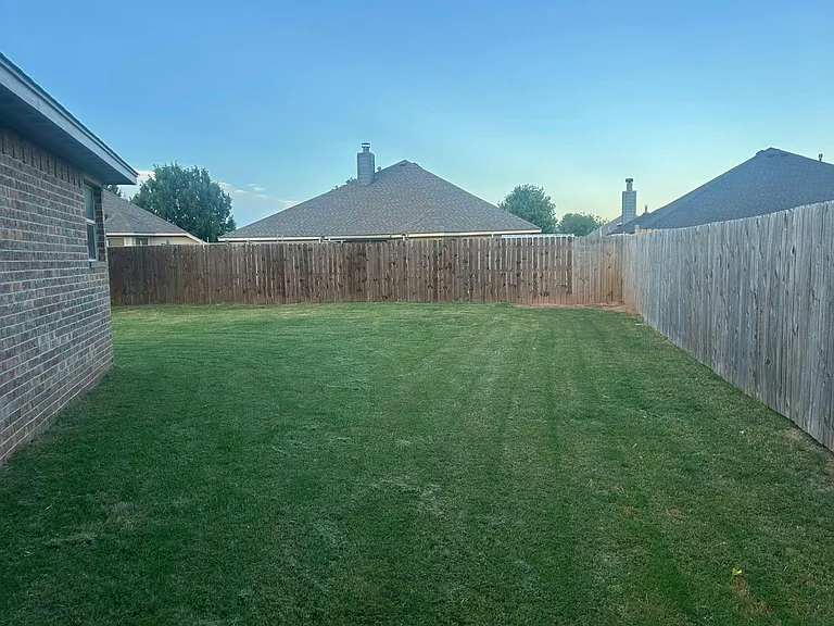 2400 Rookhaven Ln — Photo 7