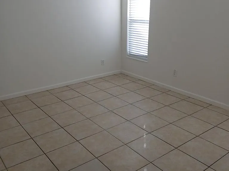 574 Autumn Dr — Photo 4
