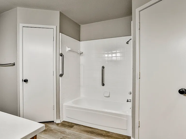 813 Bristol Ave — Photo 22