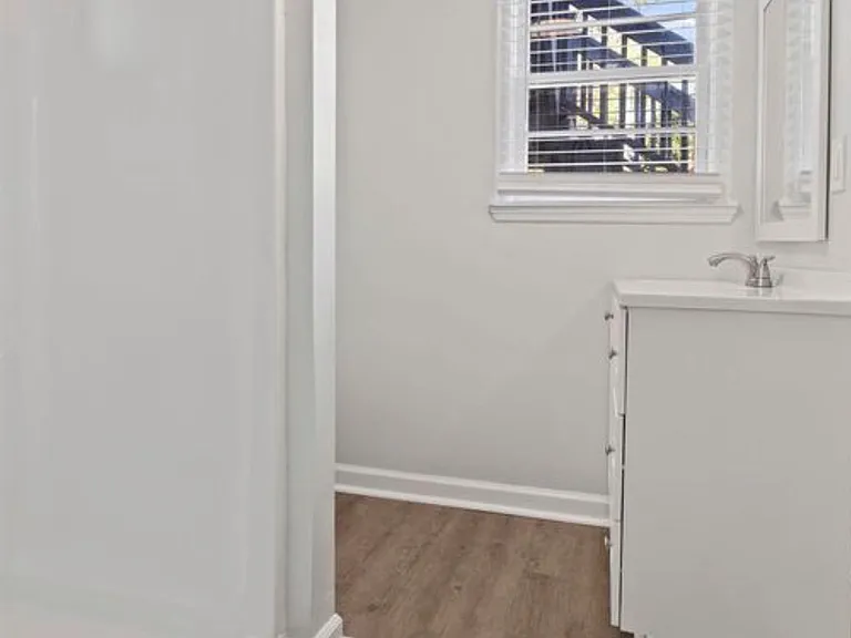 1305B Stratford Ave #B — Photo 13