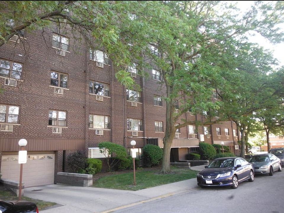 1st image of 4600 N Cumberland Ave Unit 103