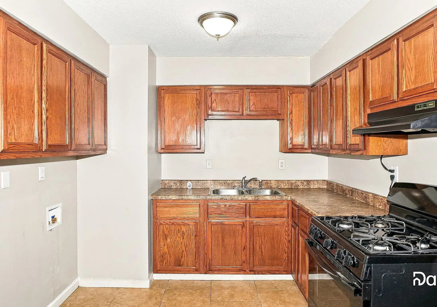 3 bed, 1.0 bath, 1056 sqft, $1,440 — Photo 2