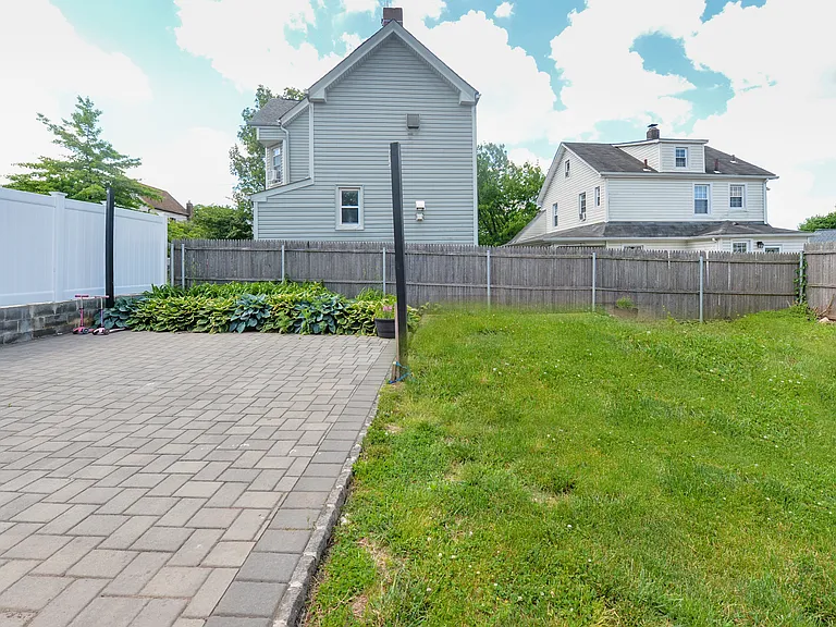 52 Kovar St — Photo 20
