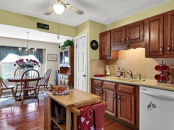 5th image of 6535 Dolphin Cir E