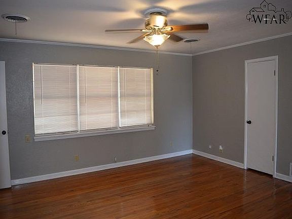 3rd image of 816 Vogel St