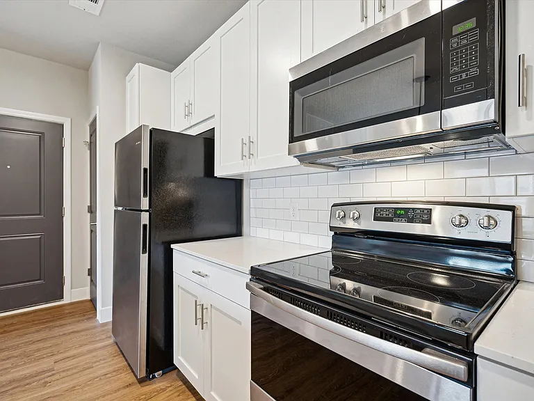 One Bedroom - 1 Bed / 1 Bath - 751 Sq.Ft.