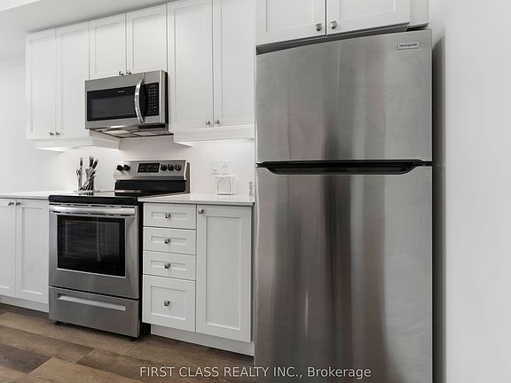 4th image of 50 Lakebreeze Dr #330