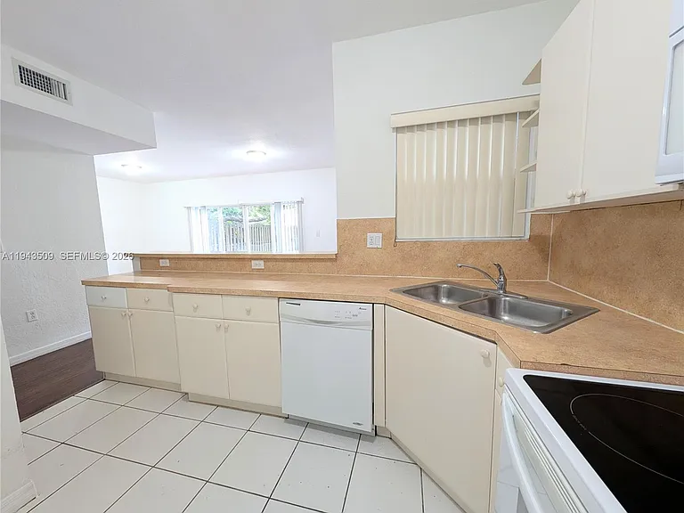 825 SW 6th Pl — Photo 12