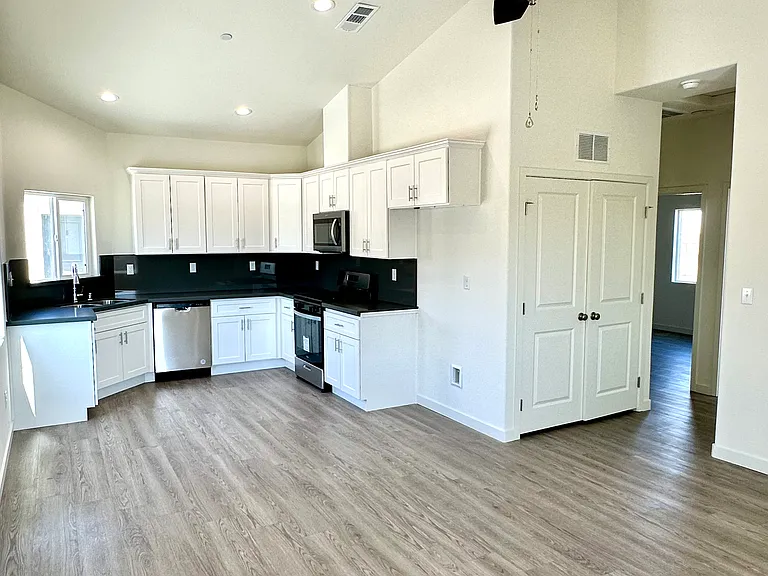 9813 Turning Leaf Ln #A — Photo 8