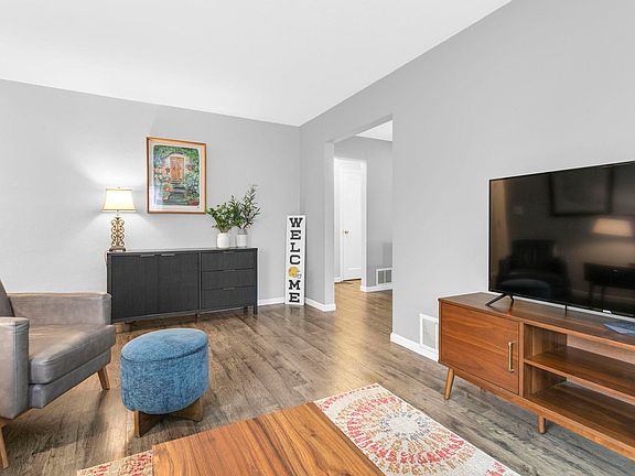 5th image of 727 Marquette Ave