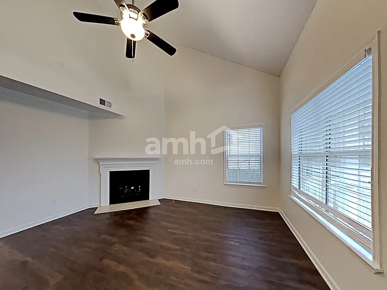 1325 Georgetown Dr — Photo 3