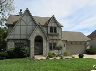 1116 Oak Tree Dr, Lawrence, KS 66049