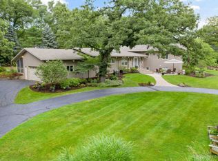 470 Duck Pond Ln, North Barrington, IL 60010