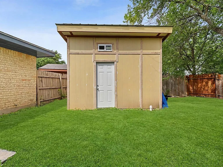 135 Navajo Cir — Photo 25