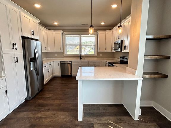 4th image of 449 Willow Grove Ct