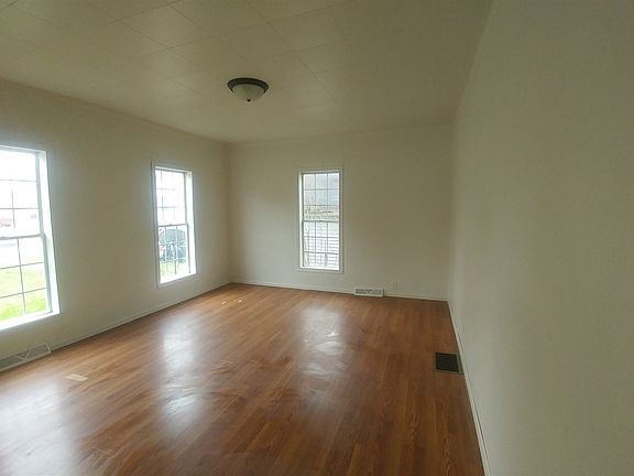 4th image of 1132 Baldwin St