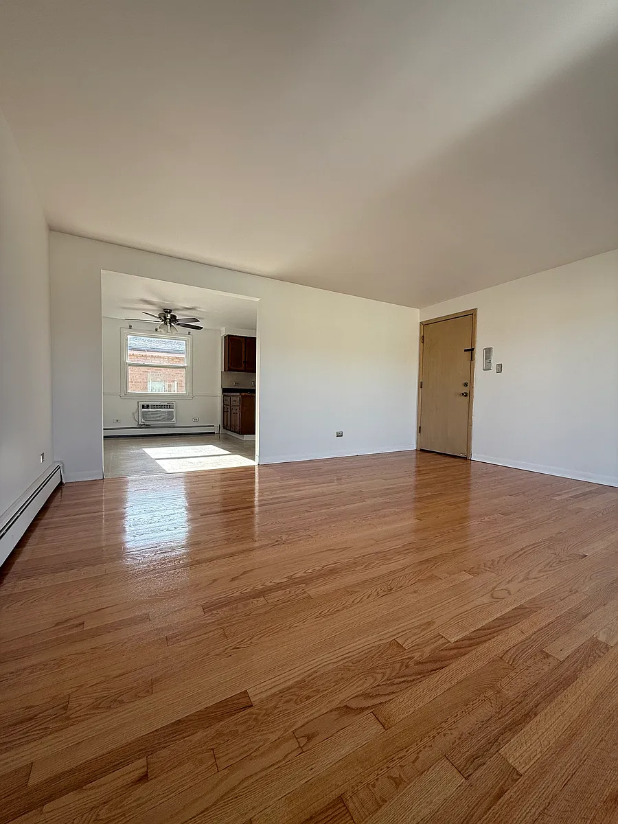 Building Photo - 6041 W 63rd St #3S