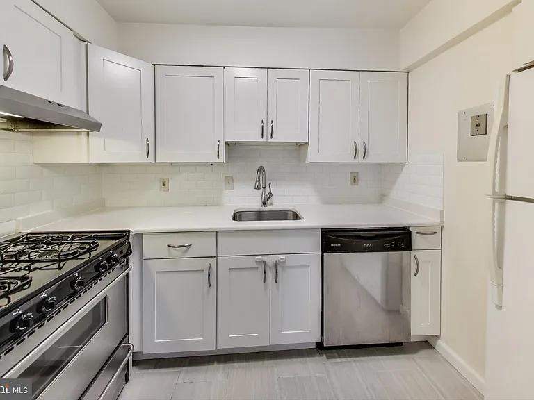 9820 Georgia Ave #301 — Photo 9