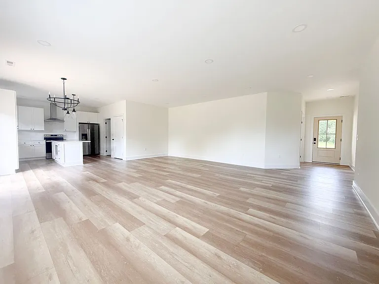1403 Westbrook Cir — Photo 6