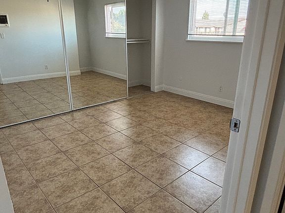 5th image of 732 E Lexington Ave E #9