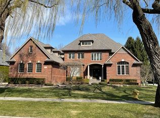 37130 Willow Ln, Clinton Township, MI 48036
