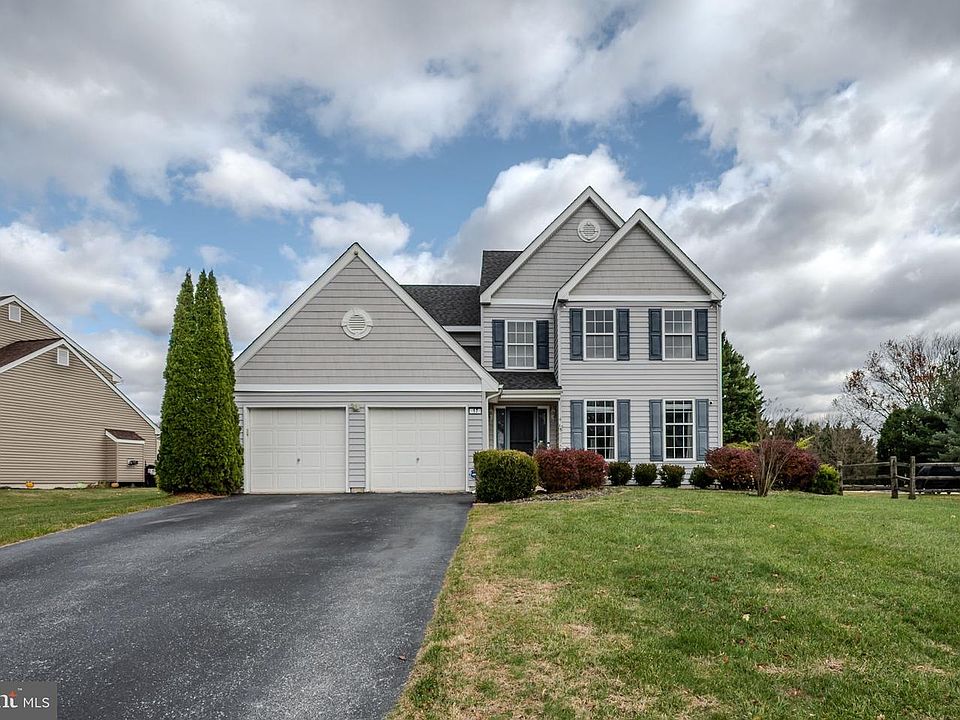 1st image of 17 Oakview Dr