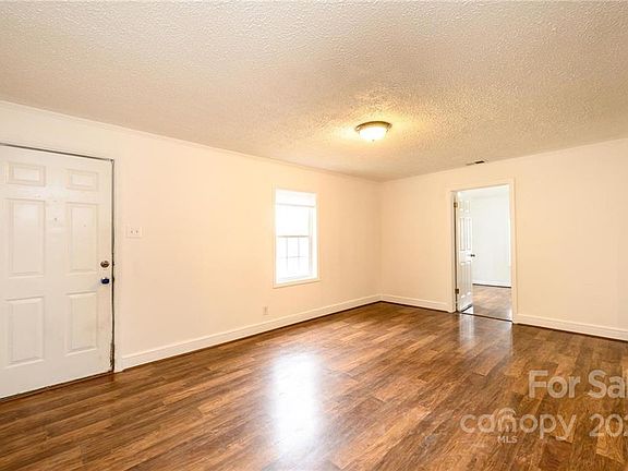 5th image of 324 Hibriten Dr SW