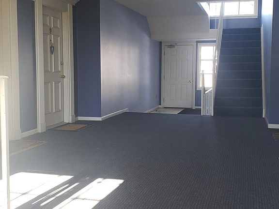 3rd image of 458 Fox Hills Dr N