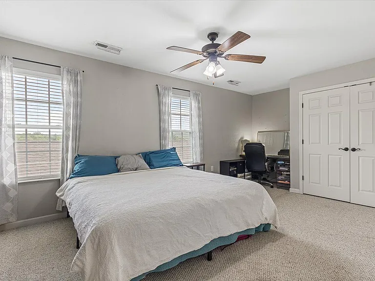 410 Ashbury Cir — Photo 18