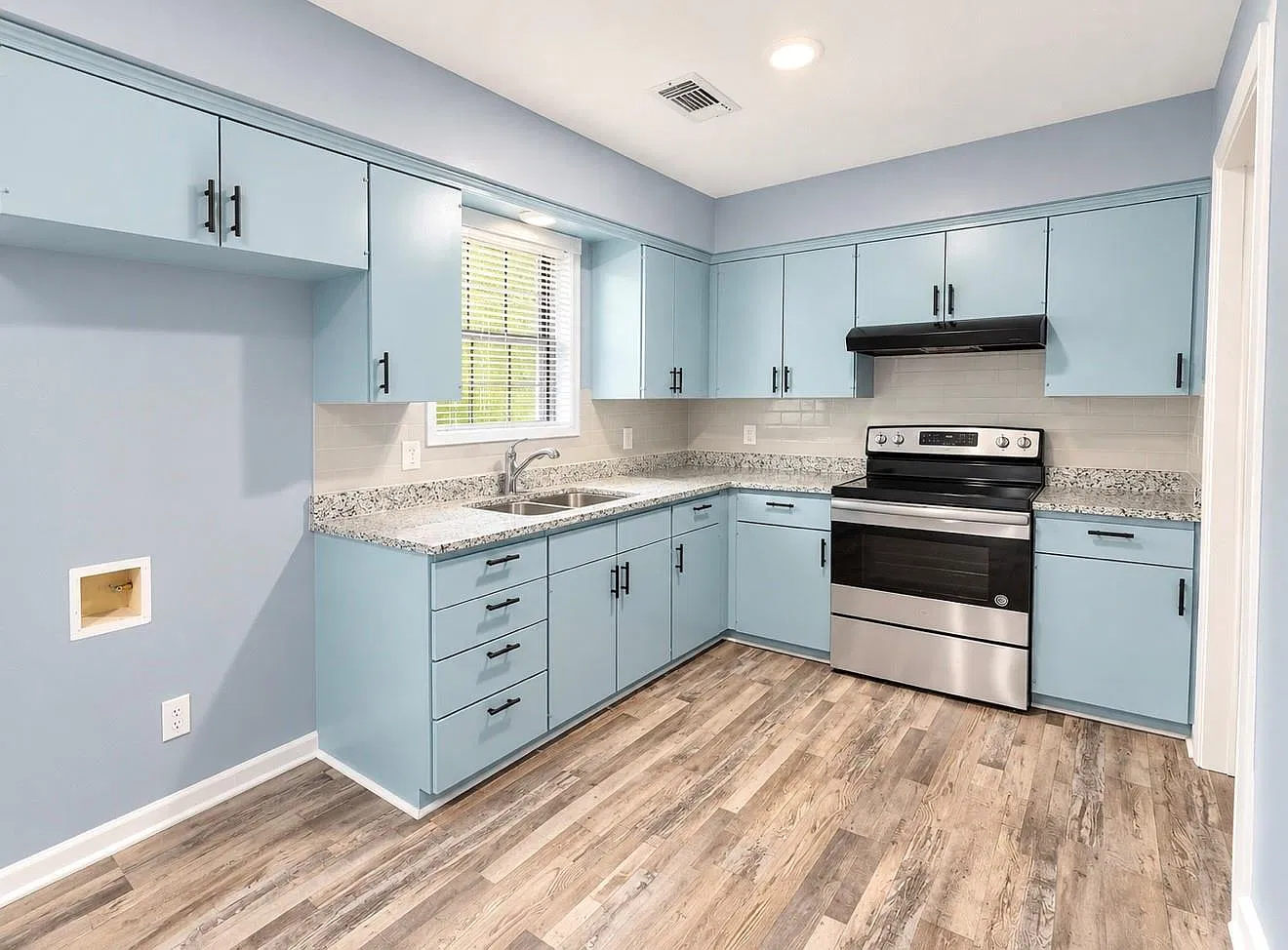 2 bed, 1.0 bath, 1066 sqft, $1,600 — Photo 3