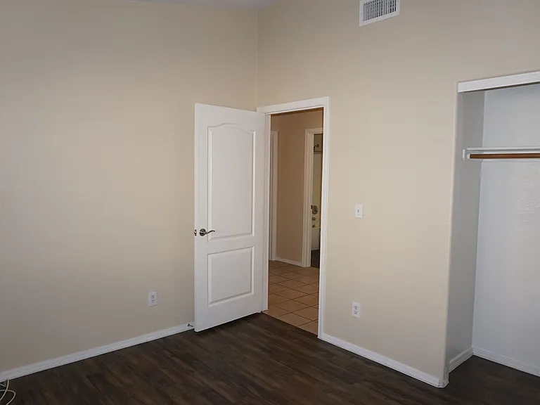 2201 S Saint Suzanne Dr — Photo 21