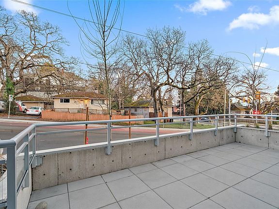 4th image of 1102 Esquimalt Rd #Townhouse 1