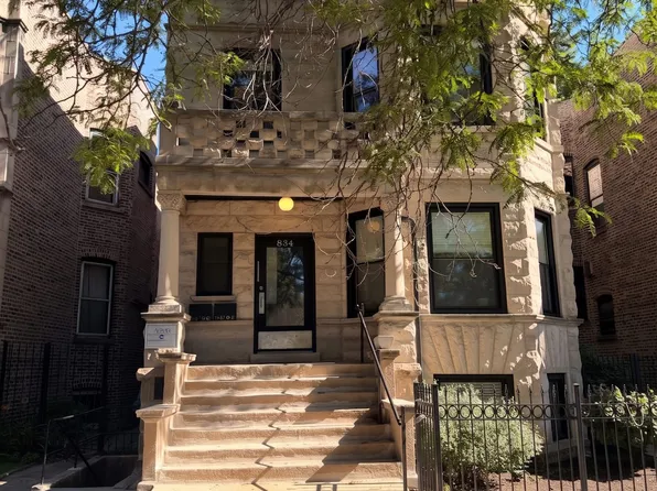 834 W Waveland Ave, Chicago, IL 60613